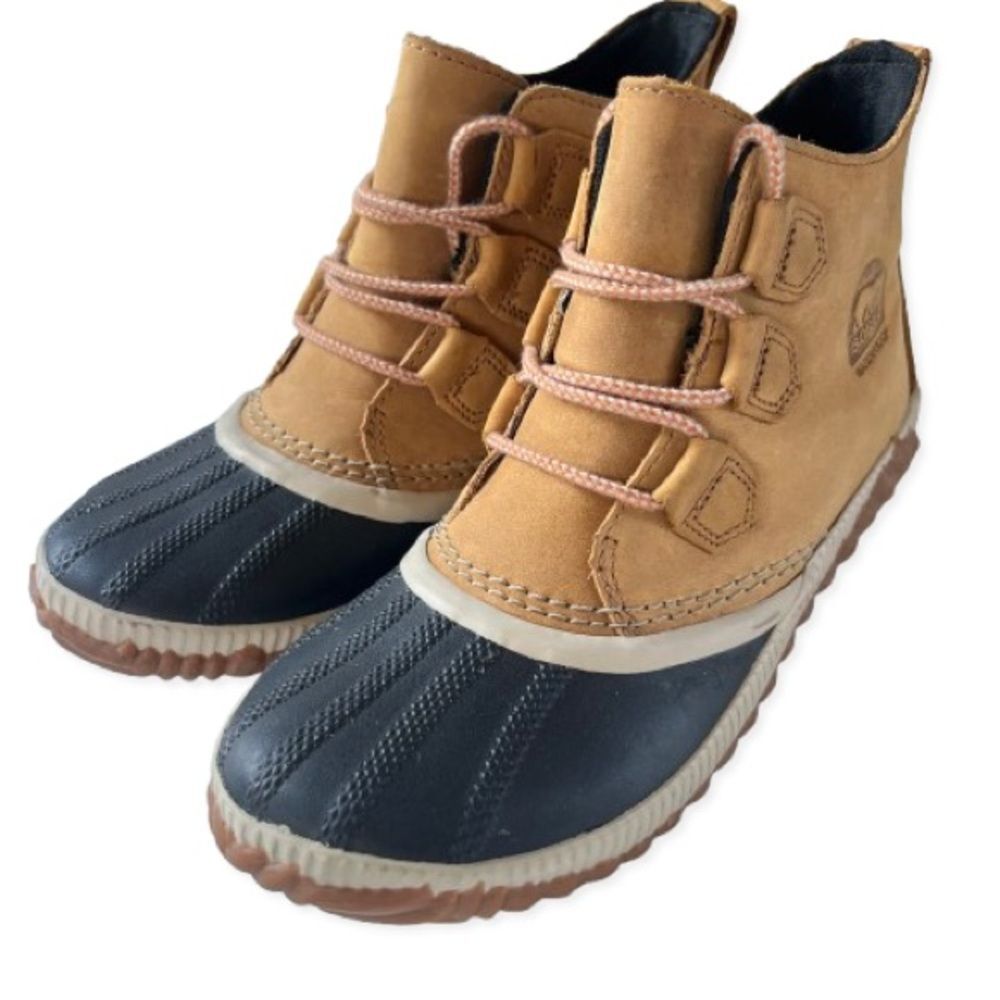 Sorel Tan and Black Ankle Boots